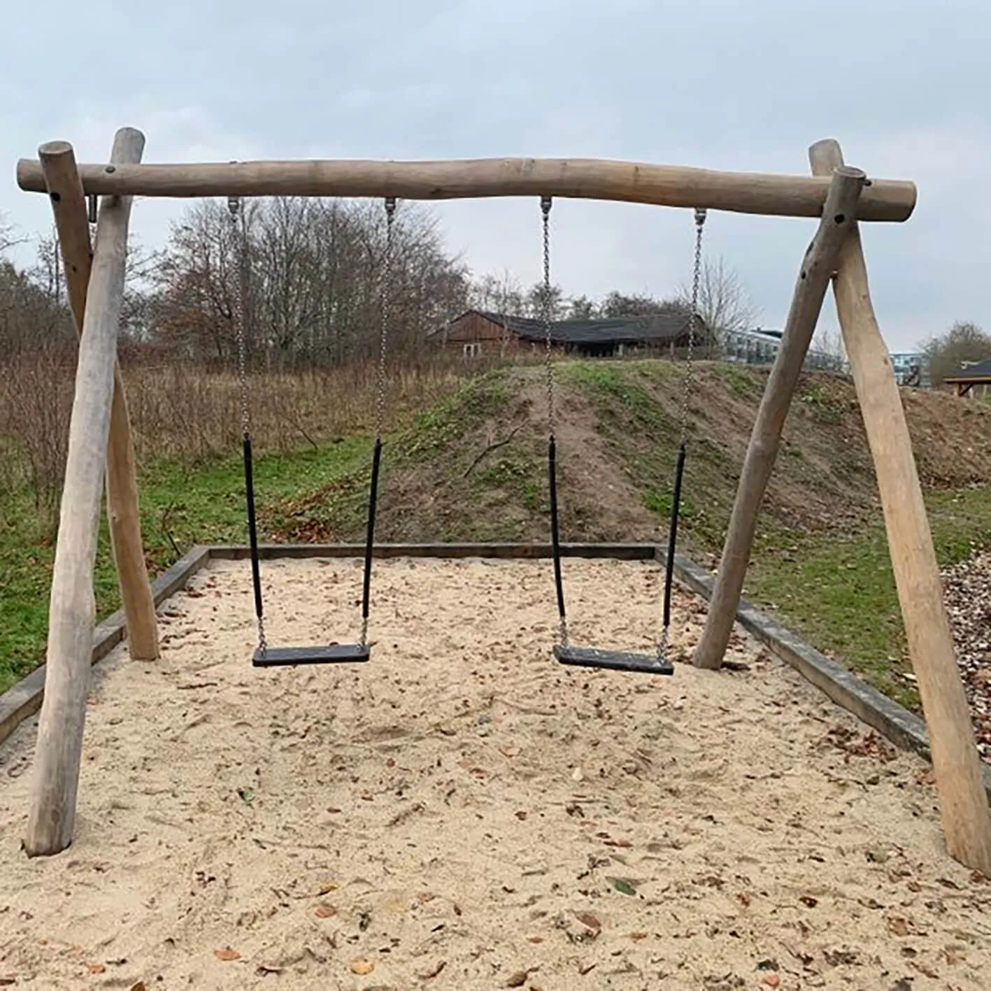 Gyngestativ med gynger