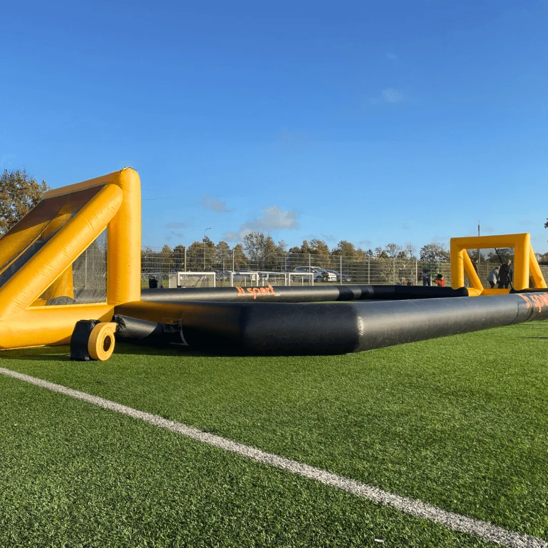 Uppblåsbar fotbollsbana