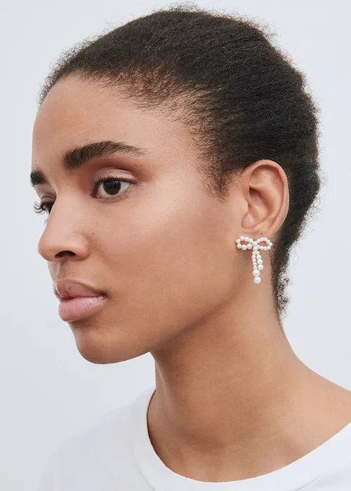 Sophie Bille Brahe Rosette de Perles Øreringe EA123_BOW_MN_FW