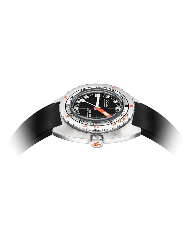 DOXA Sub 300 Sharkhunter 821.10.101.20