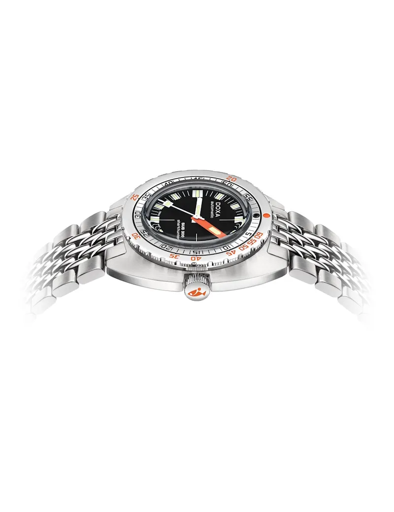 DOXA Sub 300 Sharkhunter 821.10.101.10