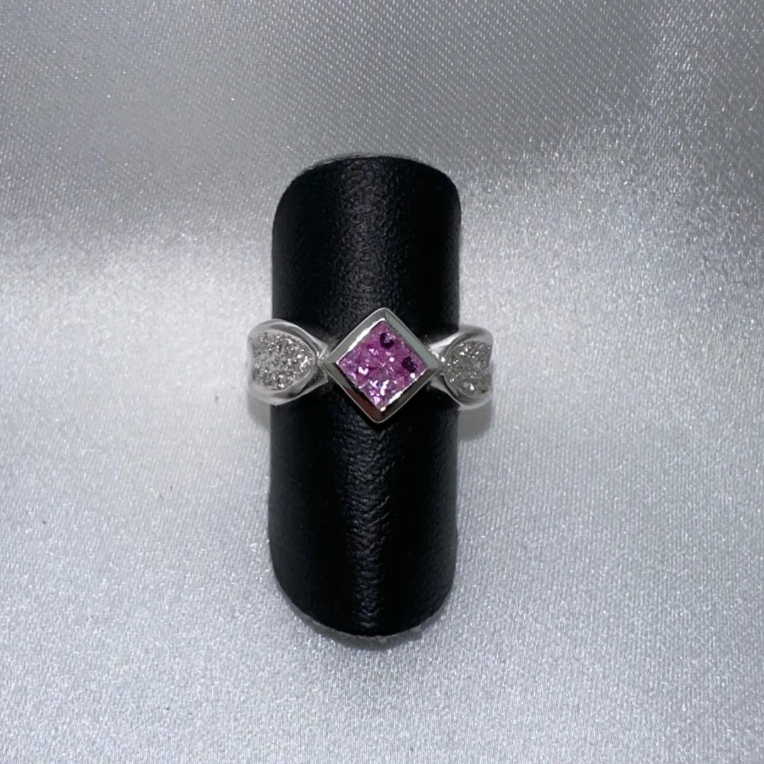 Ring i 14 kt. hvidguld m. farvet sten 4463571-95R