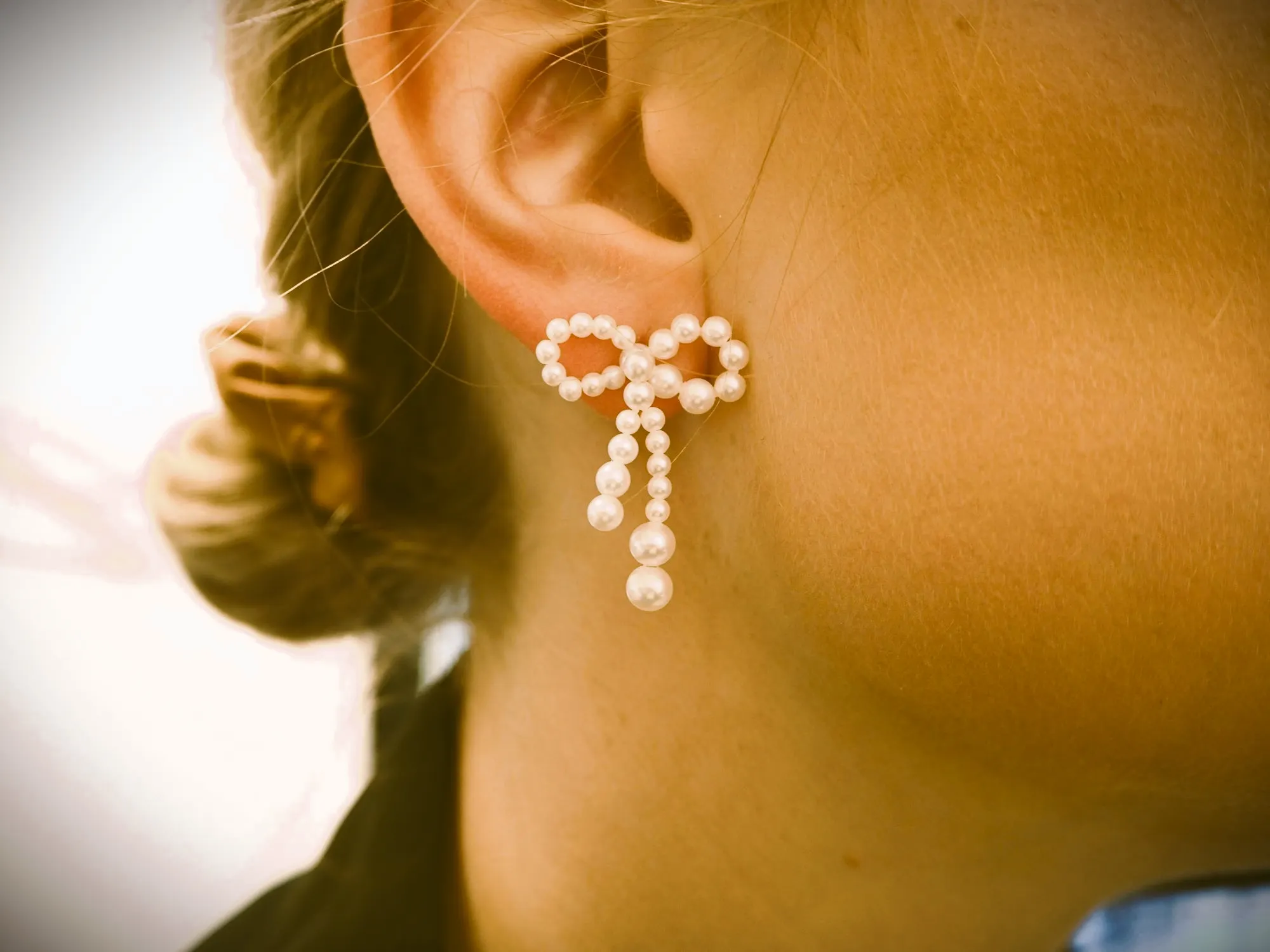 Sophie Bille Brahe Rosette de Perles Øreringe EA123_BOW_MN_FW