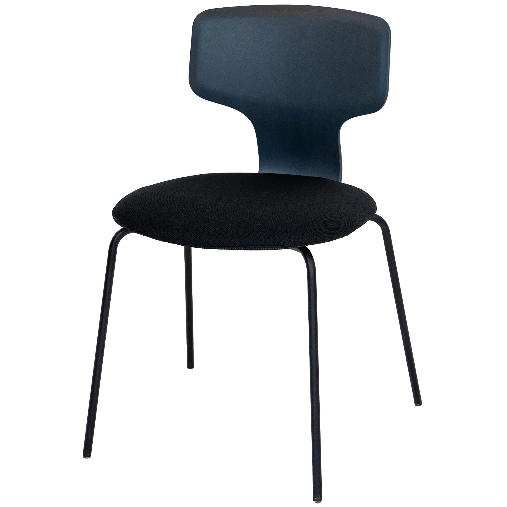 Ji stol – stabelbar stol i genbrugsplast