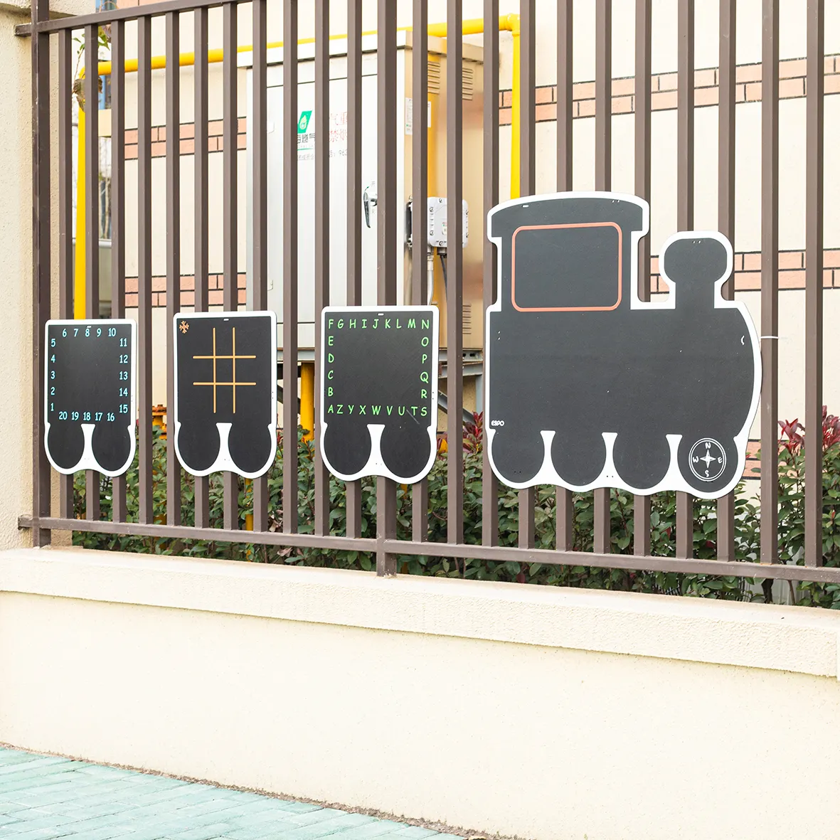 Ulkokäyttöön tarkoitettu liitutaulujuna 4 kpl