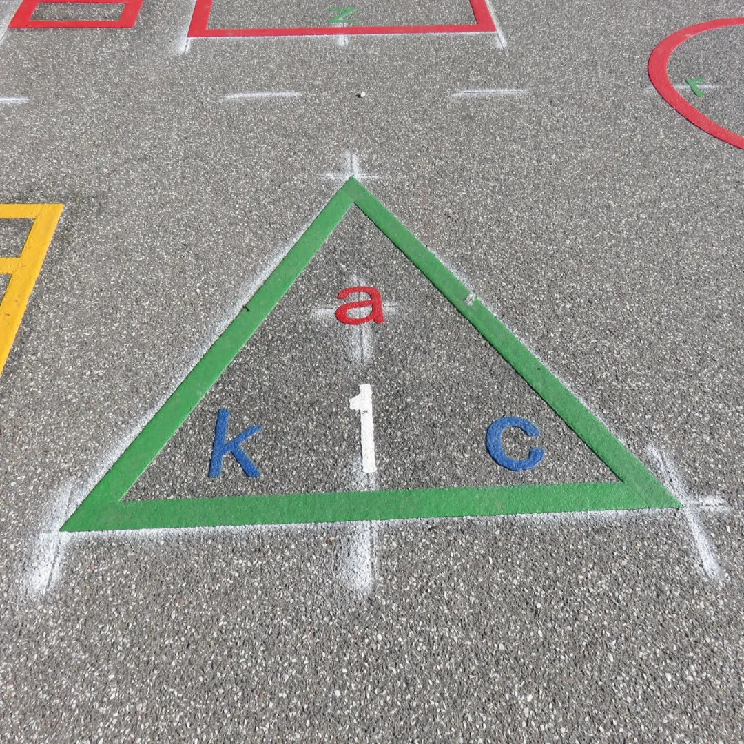 Leg På Streg, figurbane i termoplast