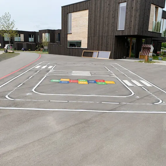 Liikennealue termoplastista