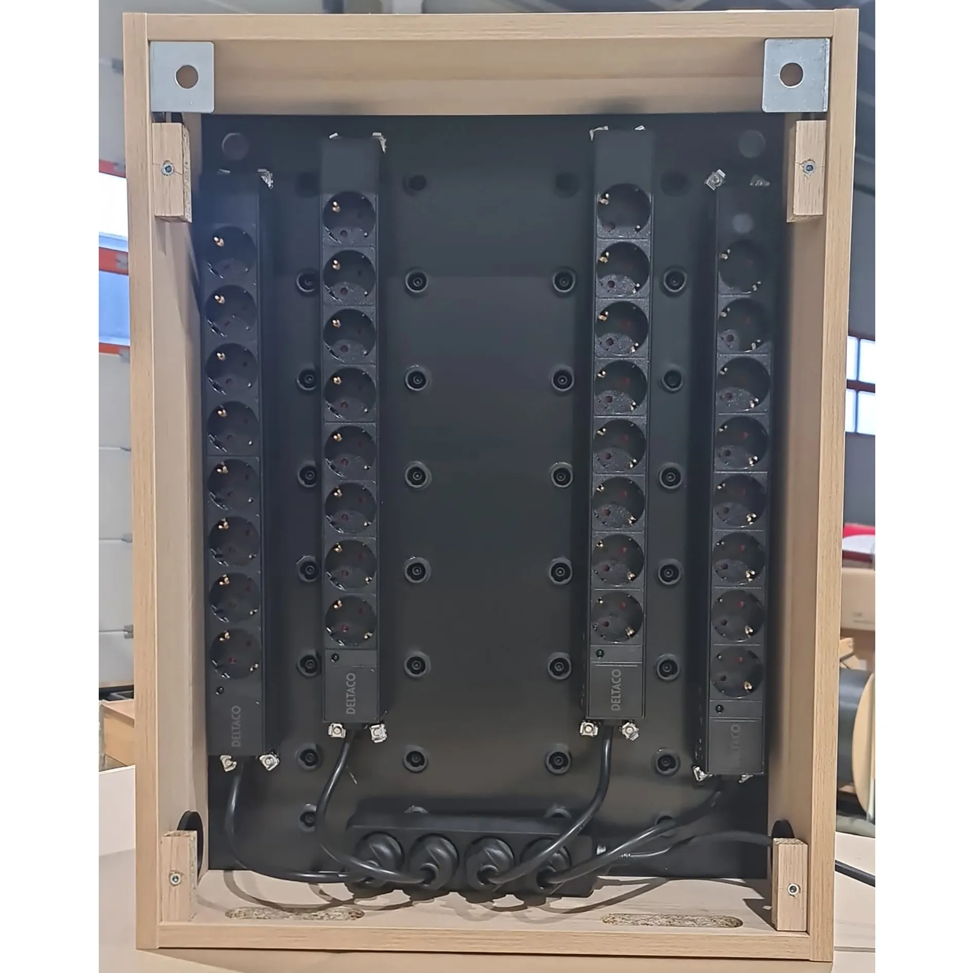 Mobiltelefonskap med lading