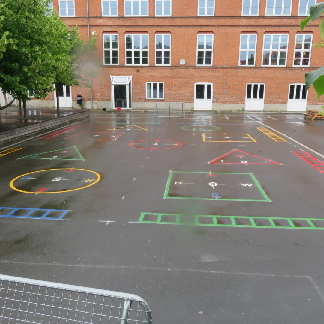 Leg På Streg, figurbane i termoplast