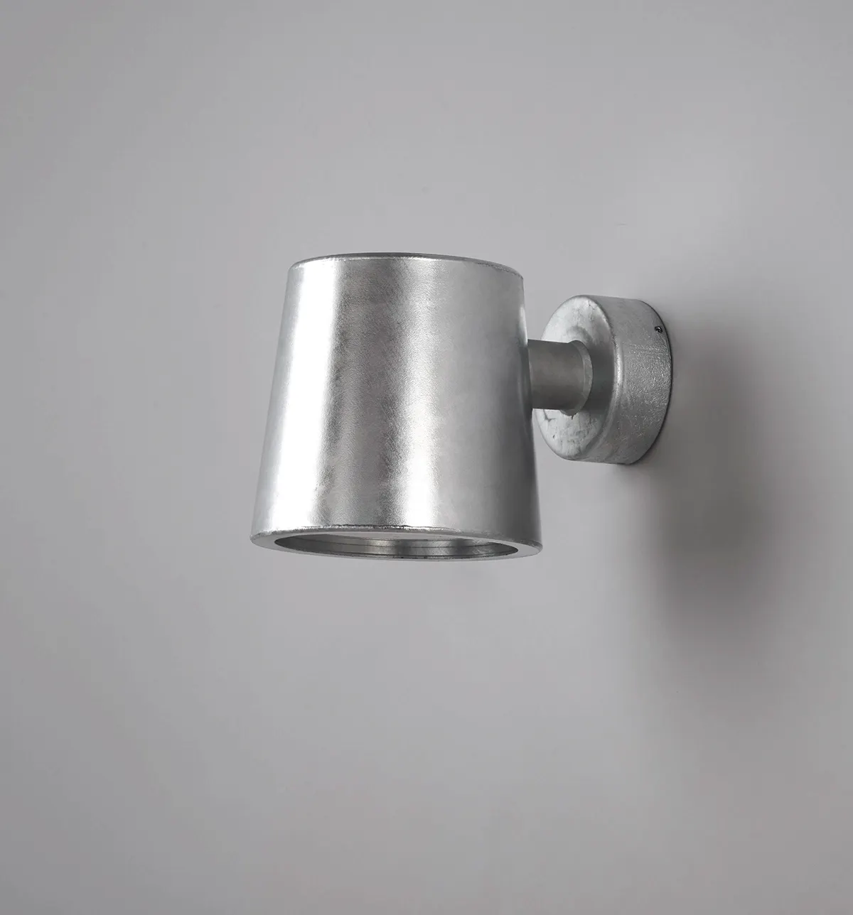 ANTO L1010-200 galvaniseret udendørs væglampe