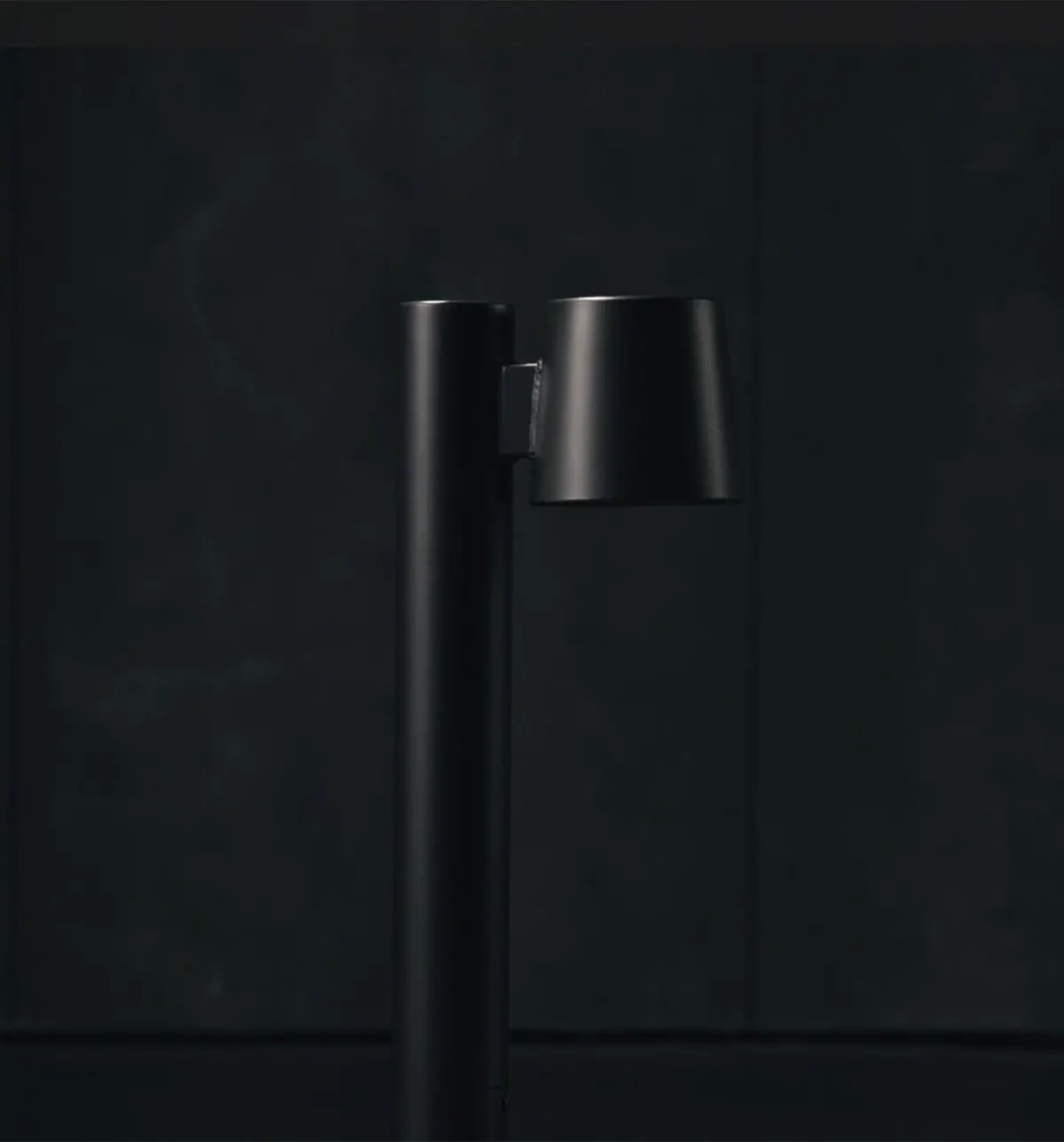 Sort pullertlampe ANTO L1012