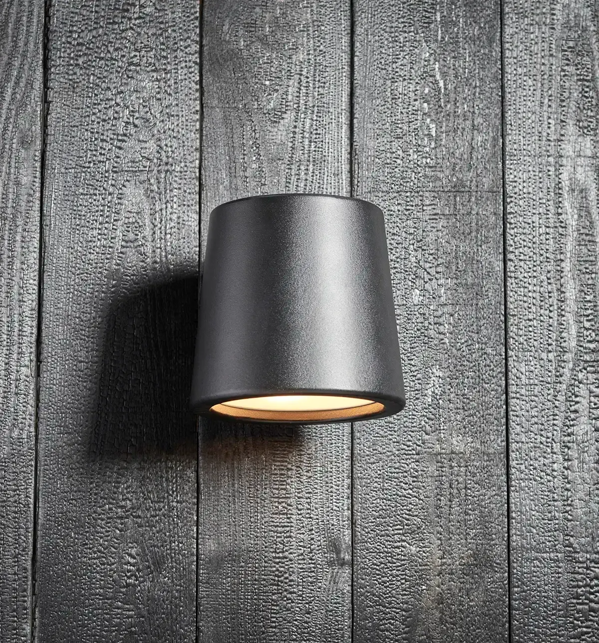 Sort udendørsvæglampe ANTO L1010-160