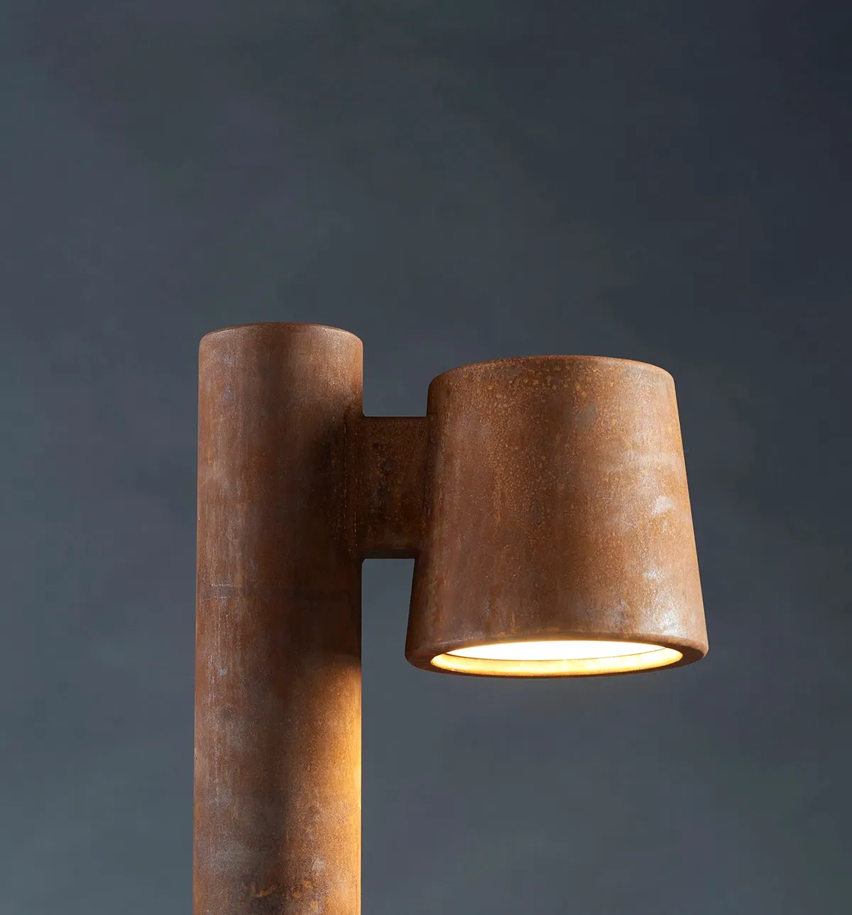 ANTO L1012 i cortén fra Lampas