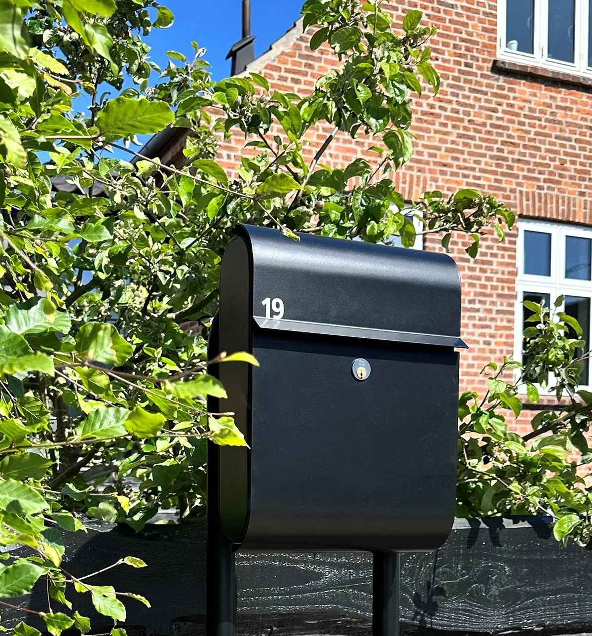 LIBER L17 postkasse sort