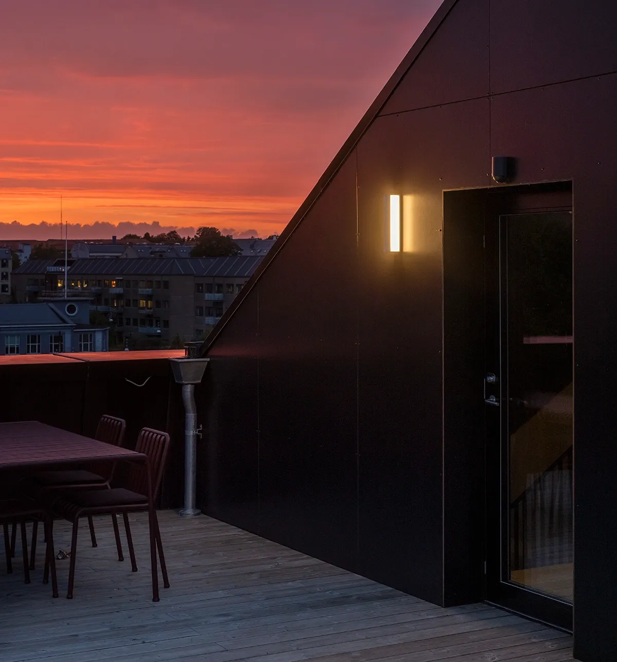 Væglampe til terrasse og altan LINES L310U