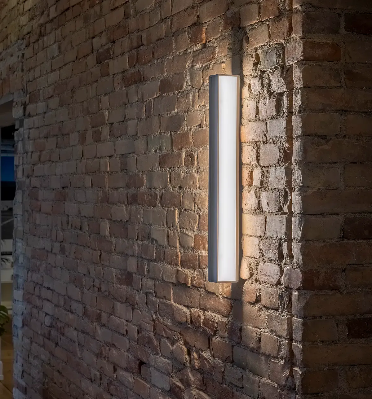 LINES L310 loft- og væglampe aluminium