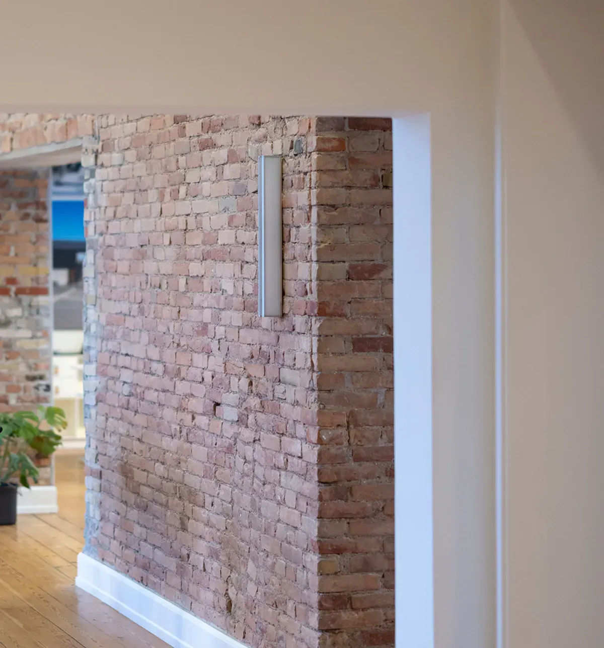 LINES L310 loft- og væglampe aluminium